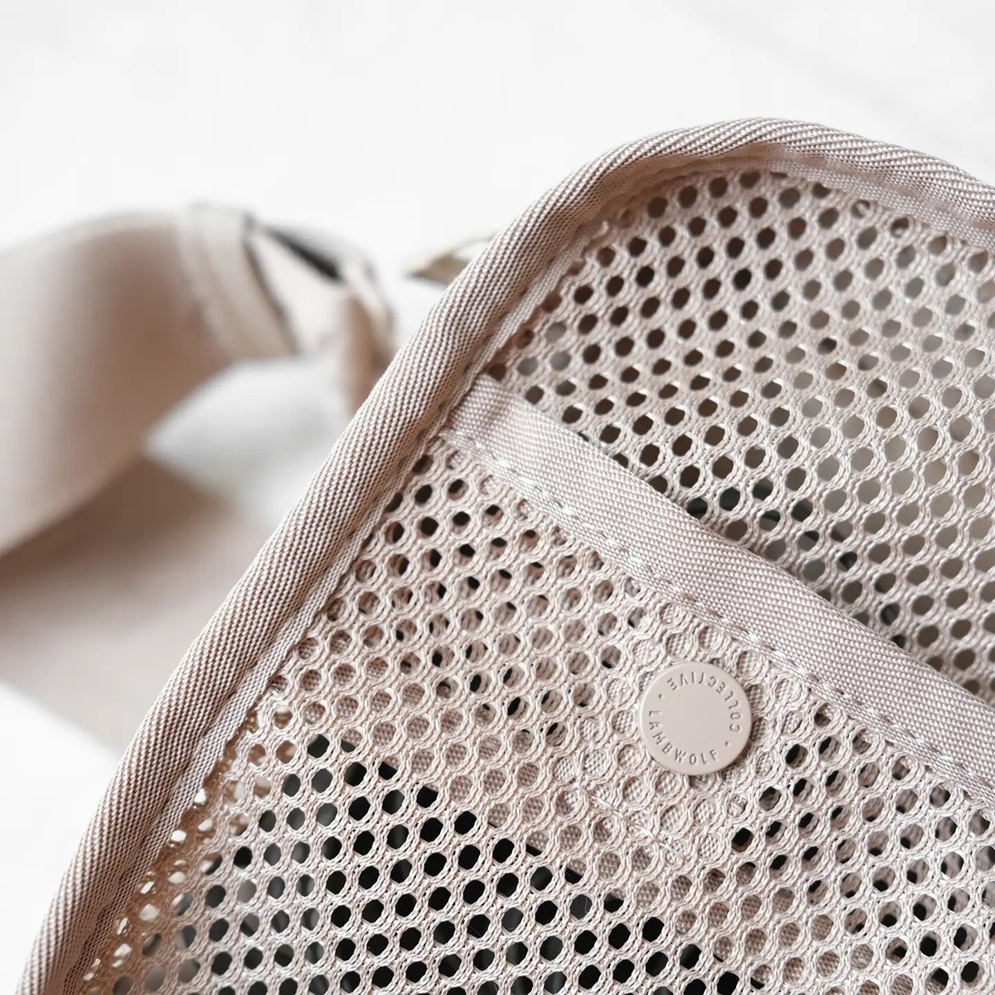 SAC DE CUEILLAGE, DISTRIBUTEUR DE SACS À DÉJECTIONS INTÉGRÉ