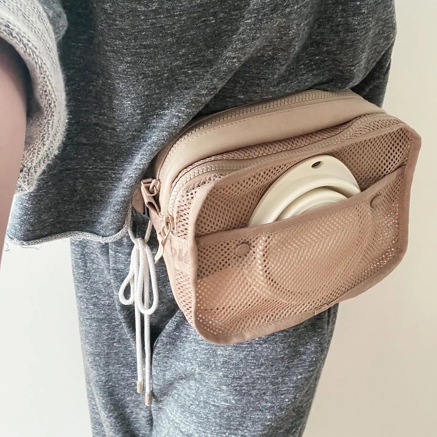 SAC DE CUEILLAGE, DISTRIBUTEUR DE SACS À DÉJECTIONS INTÉGRÉ